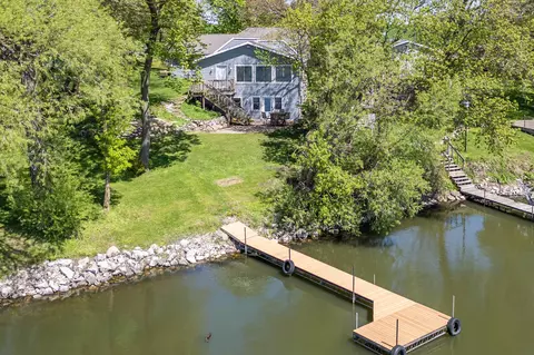 w10537 Blackhawk Trail, Fox Lake, WI 53933