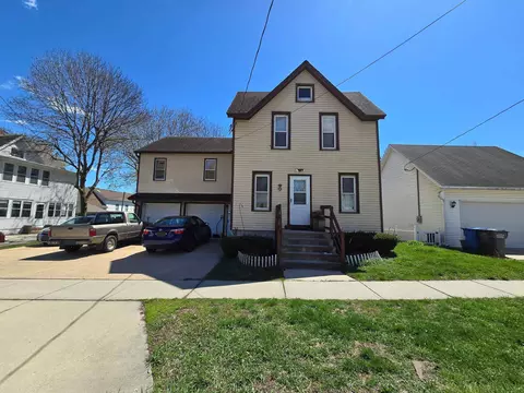 133 2nd St, Lodi, WI 53555