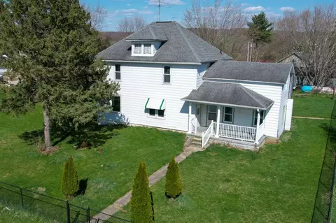 571 Mill St, La Valle, WI 53941