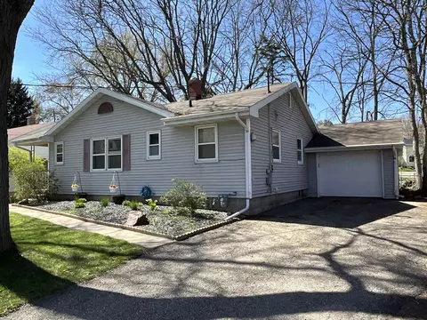 122 2nd St, Lodi, WI 53555