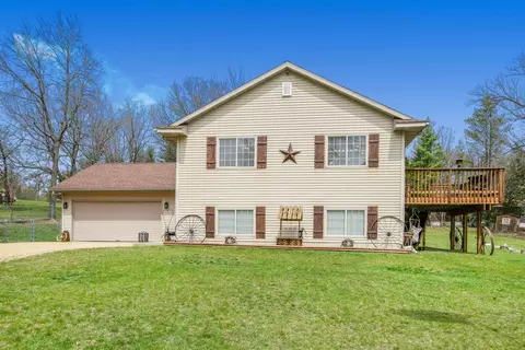 906 Golden Dr, Wisconsin Dells, WI 53965