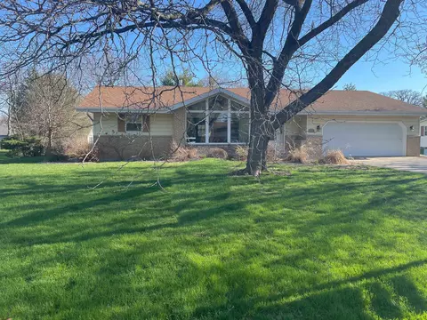 3140 Spring Valley Rd, Oshkosh, WI 54904