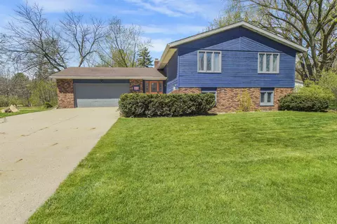 232 Broadway Dr, Sun Prairie, WI 53590