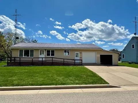 555 11th St, Fennimore, WI 53809