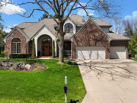 10 Chautauqua Trl, Madison, WI 53719