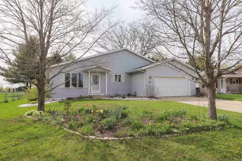 145 Countryside Dr, Evansville, WI 53536