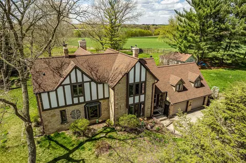 1678 Greenway Rd, Sun Prairie, WI 53590