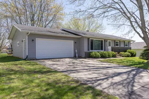160 Sunrise Ln, Fall River, WI 53932