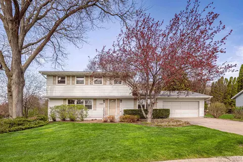 2603 S Elmwood Cir W, Cross Plains, WI 53528