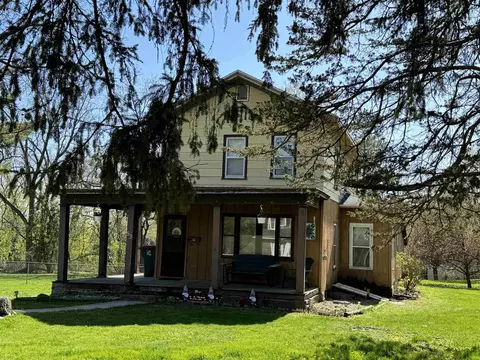 53 N 4th St, Evansville, WI 53536