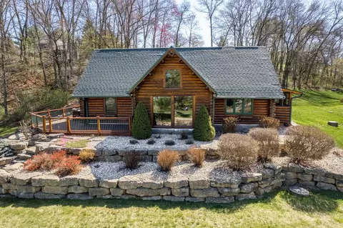 s1116 Hopi Court, La Valle, WI 53941