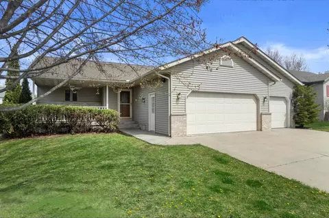 227 Chateau Dr, Cottage Grove, WI 53527