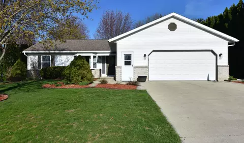 305 Farwell Rd, Beaver Dam, WI 53916