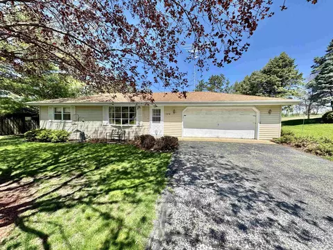 124 Washington St, Darien, WI 53114