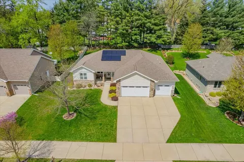 4374 Memorial Cir, Windsor, WI 53598
