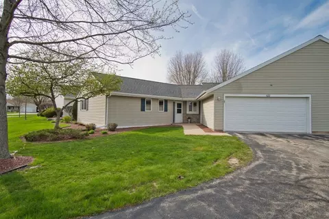 622 Meadowbrook Ct, Marshall, WI 53559