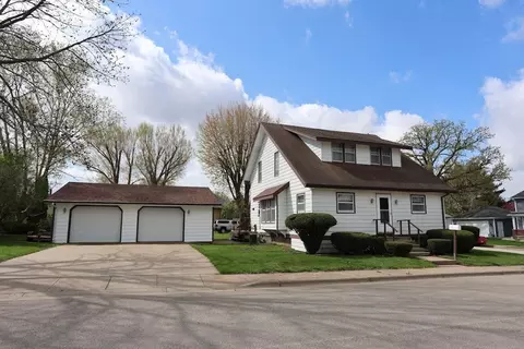 216 W Yuba St, Cuba City, WI 53807