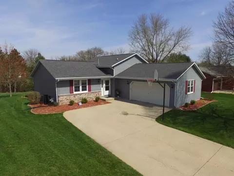 1021 Nantucket Dr, Janesville, WI 53546