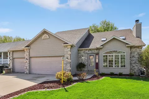 334 N Heatherstone Dr, Sun Prairie, WI 53590