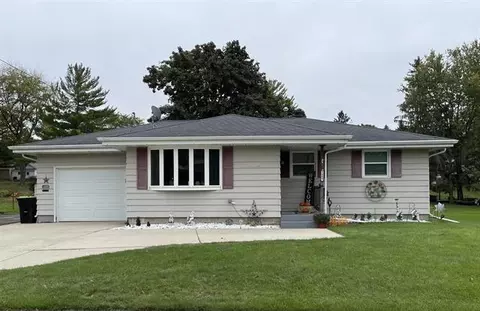 1009 Madison St, Beaver Dam, WI 53916