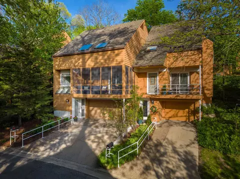 107 Glenthistle Rd, Madison, WI 53705