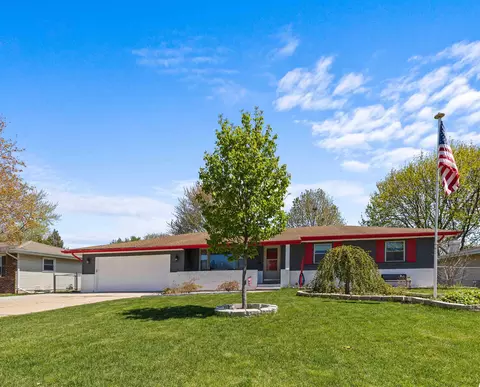2238 N Sumac Dr, Janesville, WI 53545