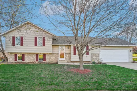 903 Crysta Trl, Cottage Grove, WI 53527