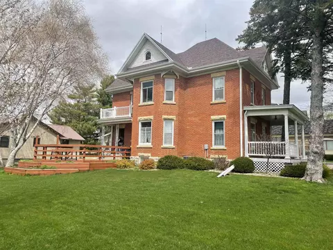 100 S Hill St, Monona, IA 52159