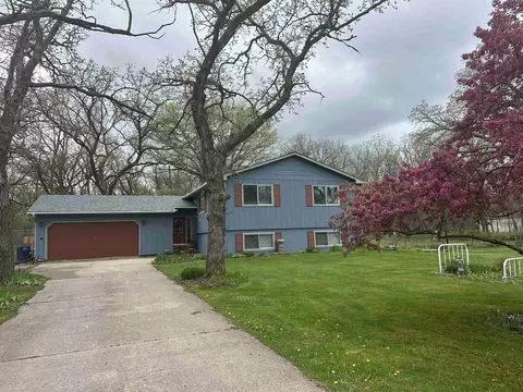 5212 W Deer Run Pkwy, Beloit, WI 53511
