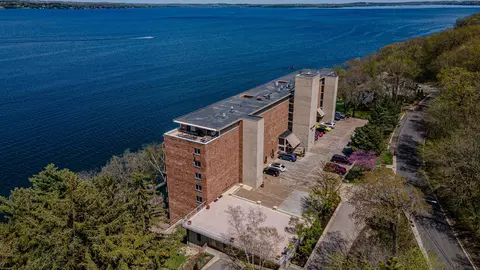 3100 Lake Mendota Dr #504, Madison, WI 53705