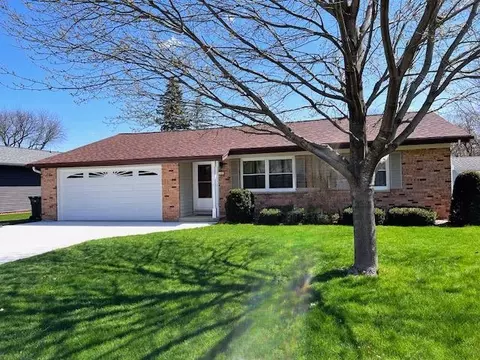 1107 Gomer Dr, Beaver Dam, WI 53916