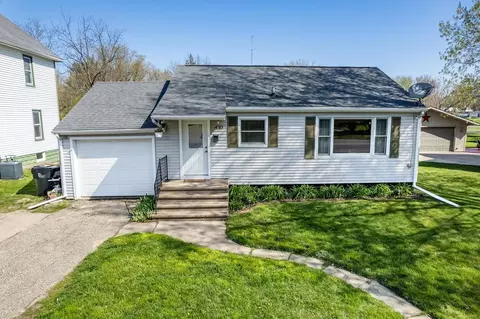 430 W Main St, Reedsburg, WI 53959