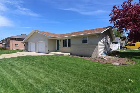 1302 N Randall Ave, Janesville, WI 53545