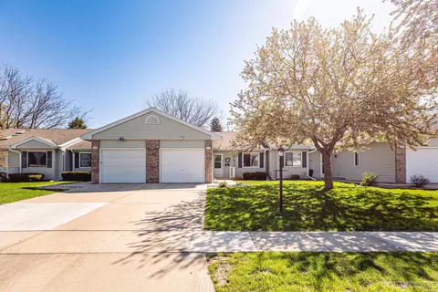 411 Kensington Sq, Stoughton, WI 53589