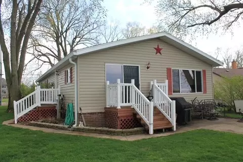2464 Hickory Ln, Oshkosh, WI 54901