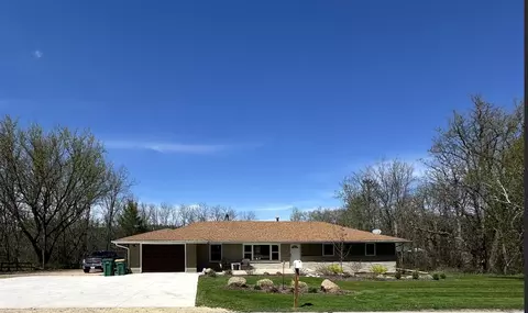 w8210 Kent Road, Poynette, WI 53955