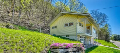 321 E Bluff St, Cassville, WI 53806