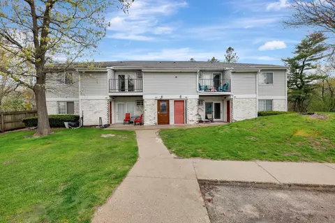 902 Whispering Pines Way, Fitchburg, WI 53713