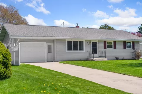 907 Mac Arthur Dr, Beaver Dam, WI 53916