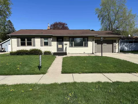 1508 N Lexington Dr, Janesville, WI 53545