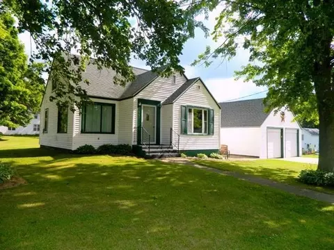 601 7th St, Albany, WI 53502