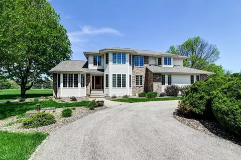 6380 Brandywood Trl, Sun Prairie, WI 53590