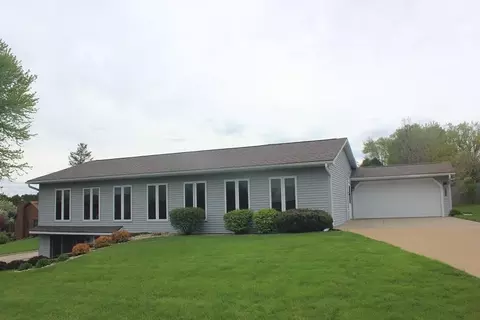 175 Moonlight Dr, Platteville, WI 53818