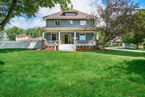 302 W Division St, Dodgeville, WI 53533