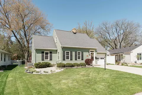 30 S Blackhawk St, Janesville, WI 53545