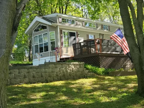 490 Skyline Dr, Edgerton, WI 53534