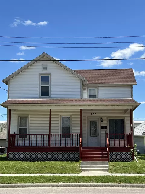 806 Academy St, Elroy, WI 53929