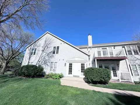 926 Harbor House Dr #3, Madison, WI 53719