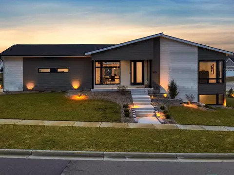 2615 Fahey Gln, Fitchburg, WI 53711