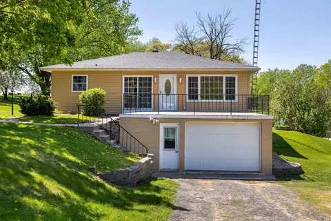 1259 Sandy Ln, Hazel Green, WI 53811